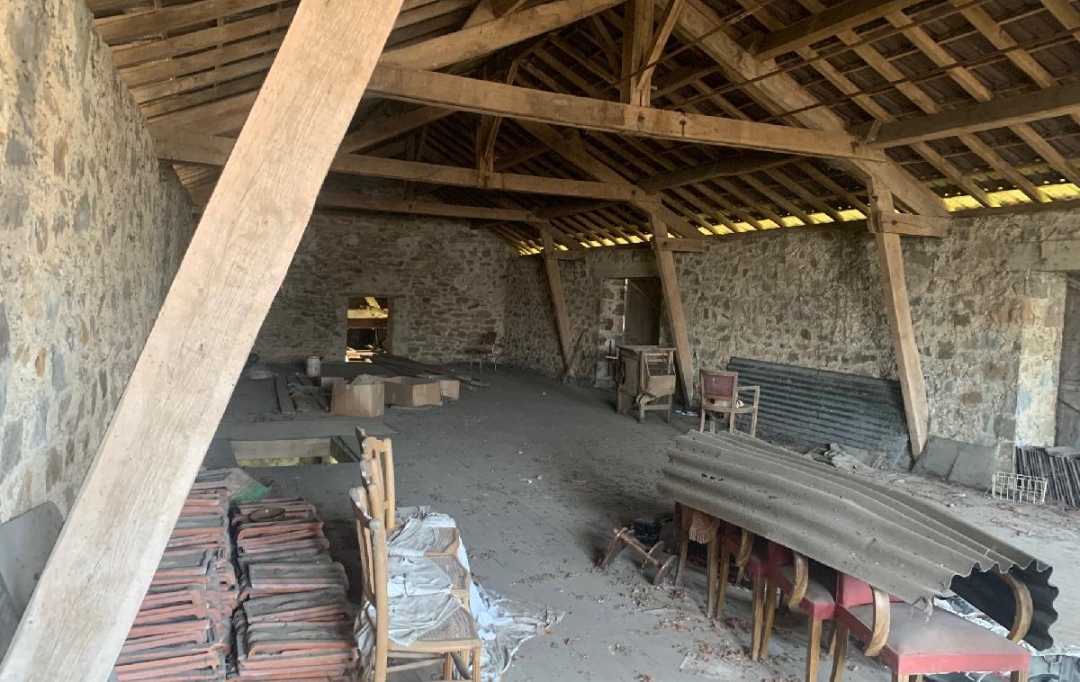 Annonces LUBERSAC : Autres | MEUZAC (87380) | 220 m2 | 34 800 € 