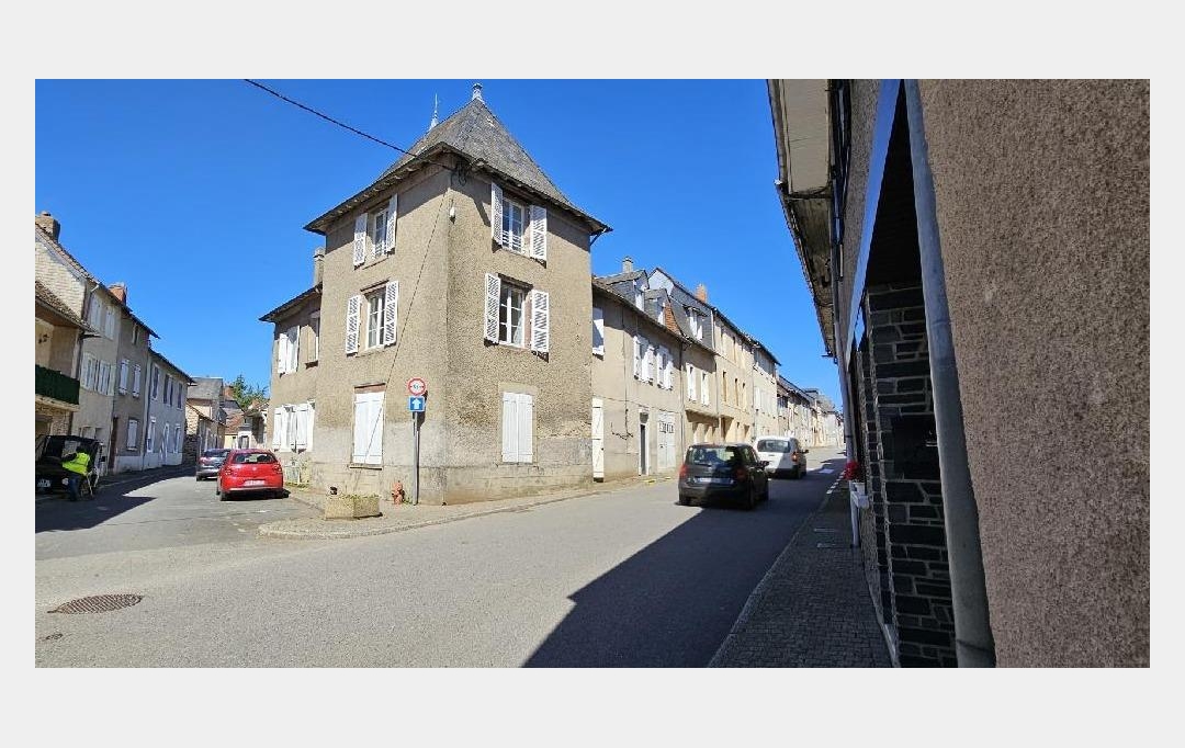 AGENCE IMMO COUR ET JARDIN : House | LUBERSAC (19210) | 305 m2 | 212 700 € 