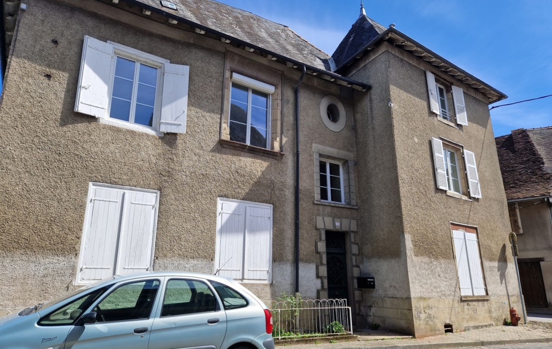 AGENCE IMMO COUR ET JARDIN : House | LUBERSAC (19210) | 305 m2 | 212 700 € 