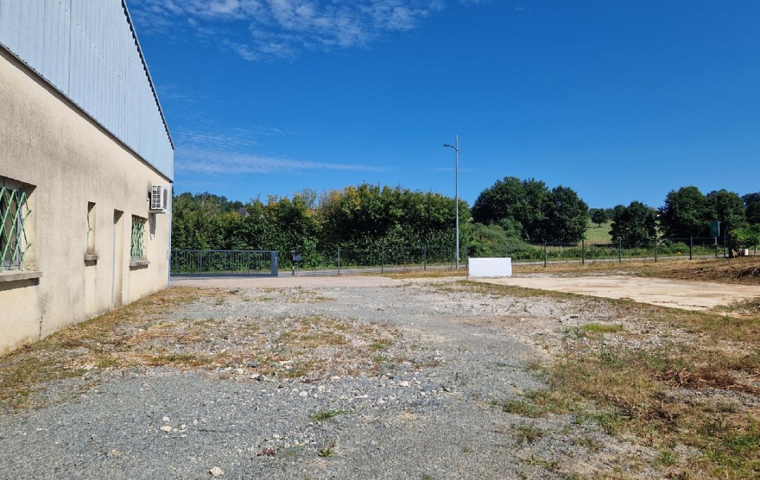 AGENCE IMMO COUR ET JARDIN : Local / Bureau | LUBERSAC (19210) | 579 m2 | 158 000 € 