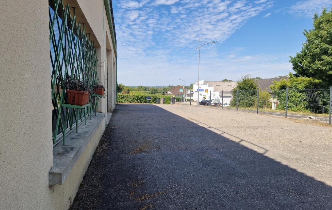 AGENCE IMMO COUR ET JARDIN : Local / Bureau | LUBERSAC (19210) | 579 m2 | 158 000 € 