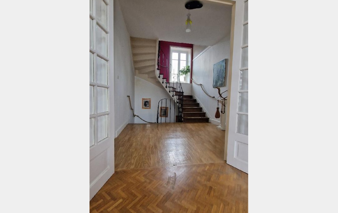 AGENCE IMMO COUR ET JARDIN : Building | ARNAC-POMPADOUR (19230) | 234 m2 | 186 450 € 
