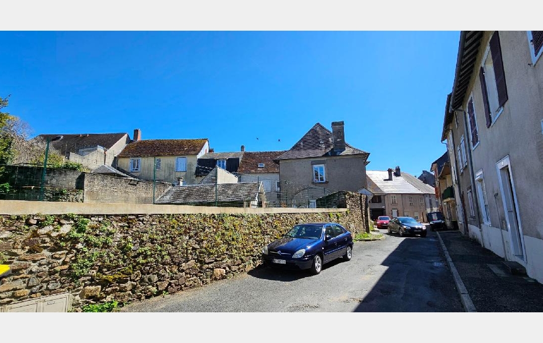 AGENCE IMMO COUR ET JARDIN : Maison / Villa | LUBERSAC (19210) | 305 m2 | 202 200 € 