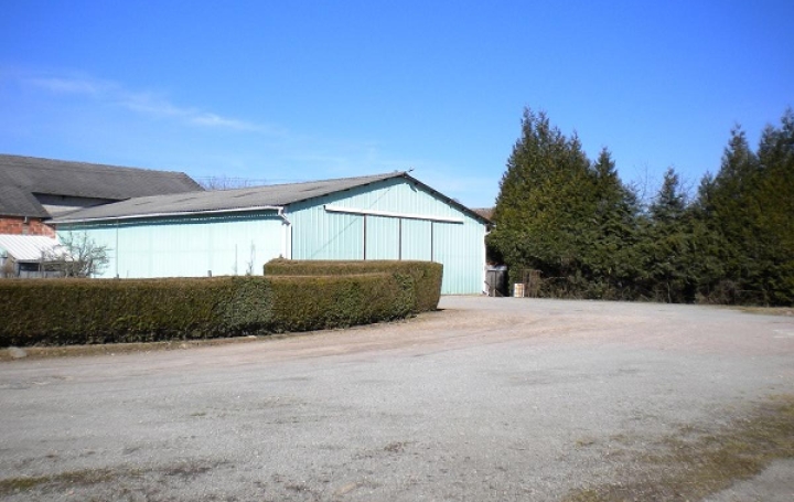 LUBERSAC 290 m2 97 200 € LUBERSAC 290 m2 97 200 €